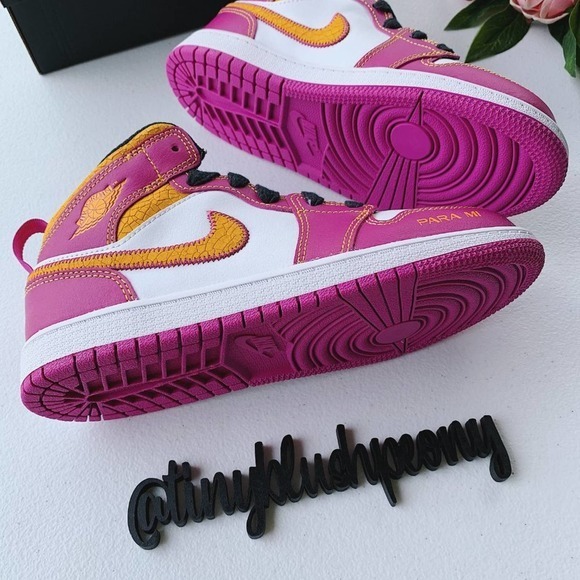 Jordan 1 Mid Familia DOD NWT - Picture 9 of 11